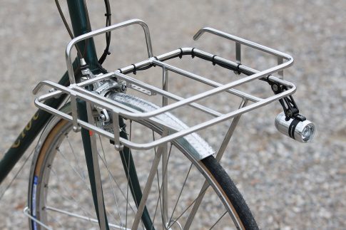 Velo Orange Porteur Front Rack mit Supernova E3 Pure Pro